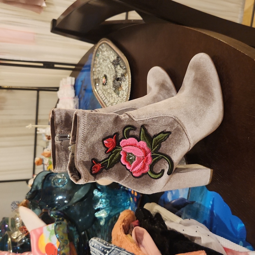 STEVE Madden velvet booties NWOT
